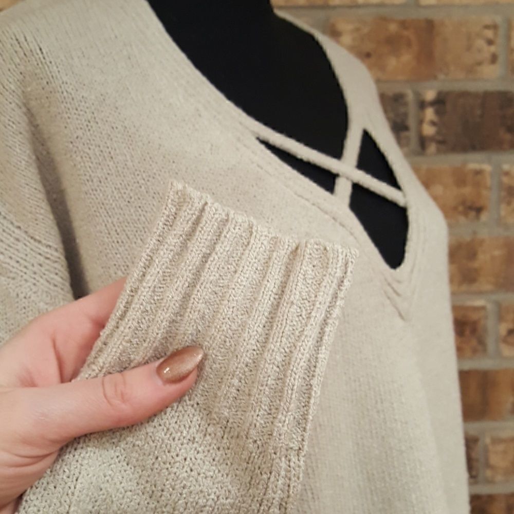 Braeve | Criss Cross Sweater - Picture 4 of 8